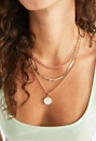 Isla Merschichtige Halskette mit ovalen Perlen und Tropfen