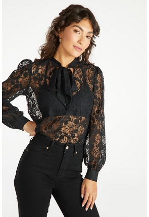 Beautiful black lace blouse So freaking gorgeous 🖤 Length-22 Bust